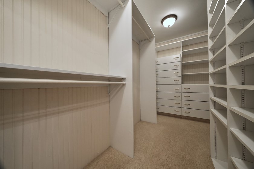 Welcome home to this beautiful 3-bedroom, 2-bathroom retreat - photo 30
