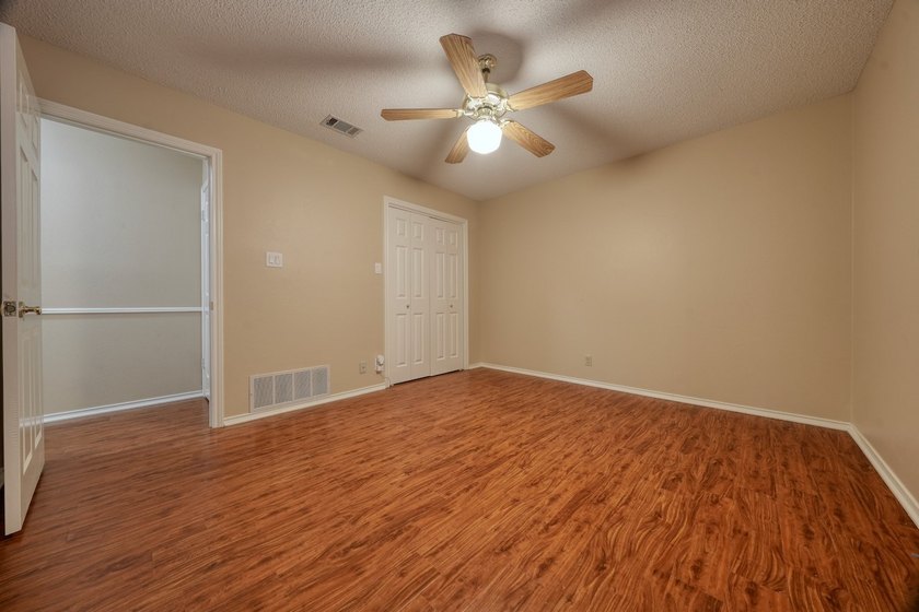 Welcome home to this beautiful 3-bedroom, 2-bathroom retreat - photo 32