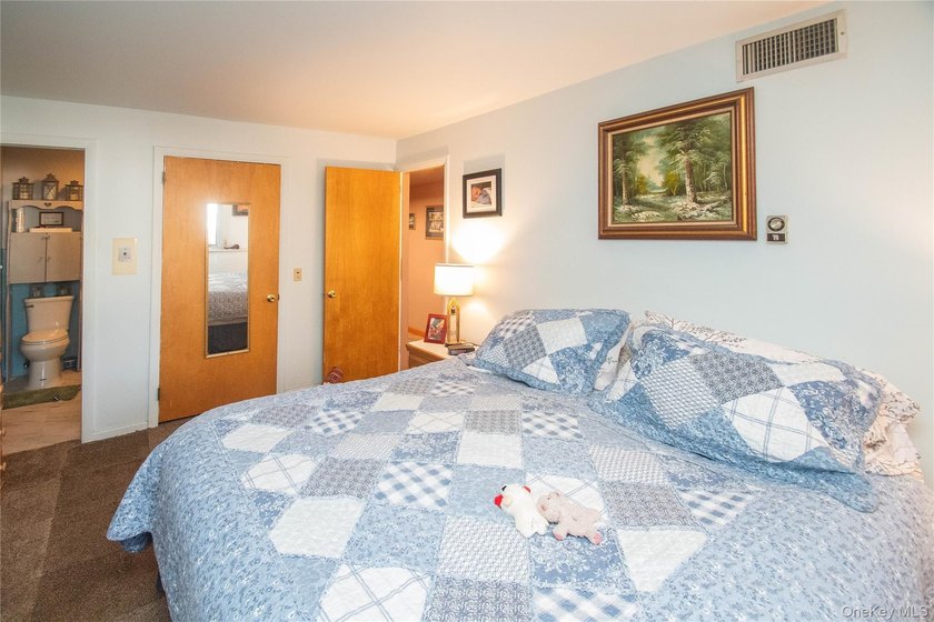 This well-maintained 3-bedroom, 1.5-bath split-level home offers - photo 36
