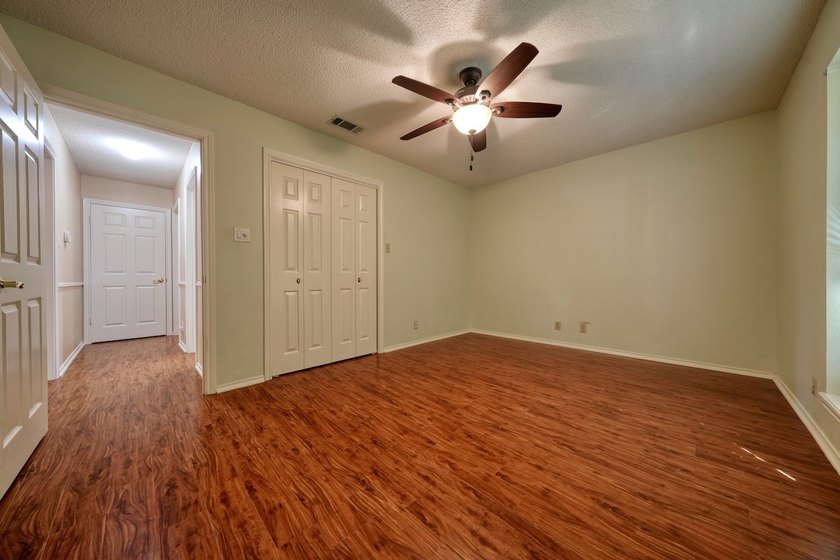 Welcome home to this beautiful 3-bedroom, 2-bathroom retreat - photo 36