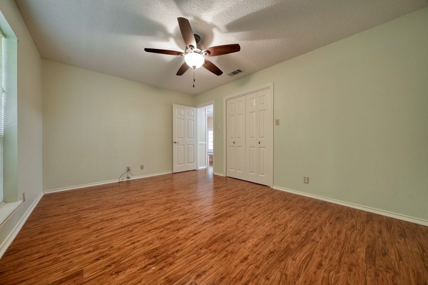 Welcome home to this beautiful 3-bedroom, 2-bathroom retreat - photo 37