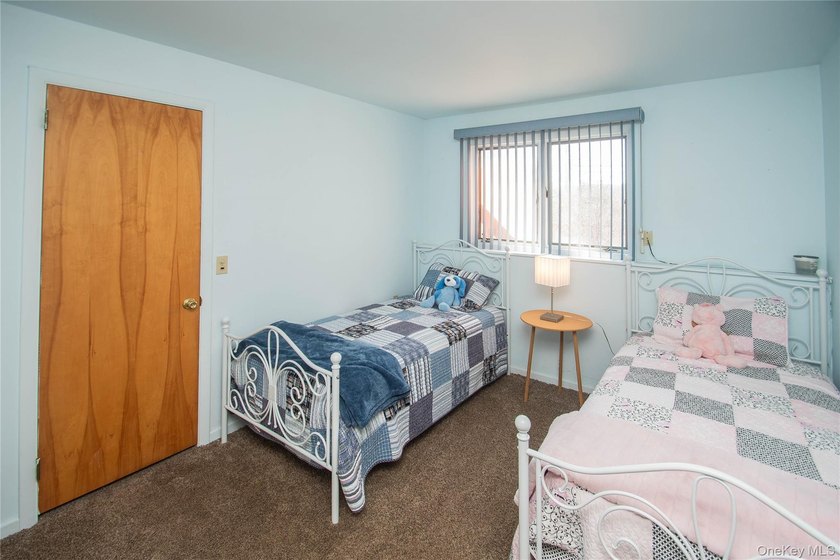 This well-maintained 3-bedroom, 1.5-bath split-level home offers - photo 39