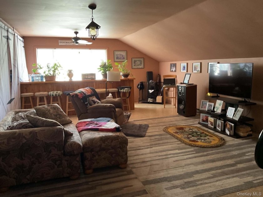 This well-maintained 3-bedroom, 1.5-bath split-level home offers - photo 45