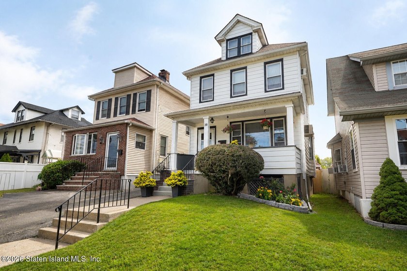 Welcome to 39 Pelton Avenue, a charming detached 2-bedroom - photo 3