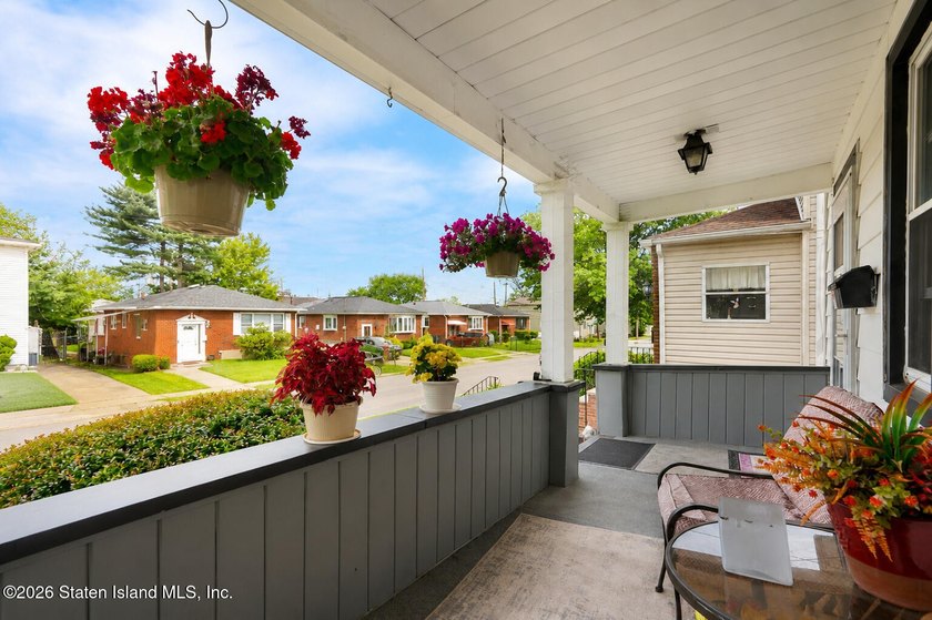 Welcome to 39 Pelton Avenue, a charming detached 2-bedroom - photo 4