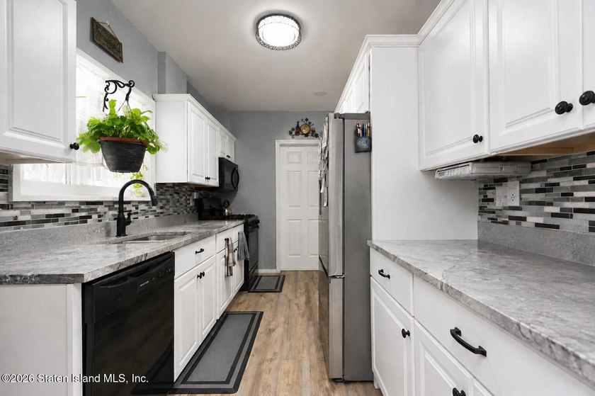 Welcome to 39 Pelton Avenue, a charming detached 2-bedroom - photo 7