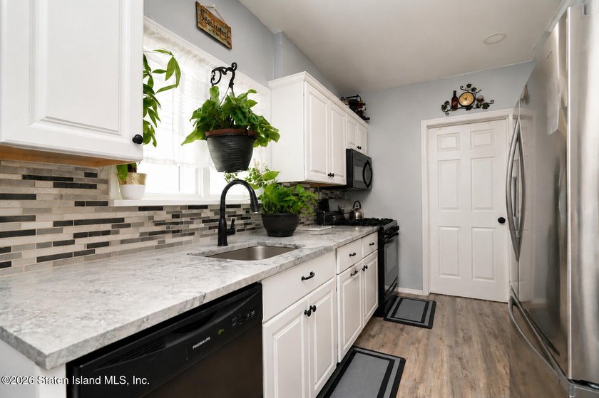 Welcome to 39 Pelton Avenue, a charming detached 2-bedroom - photo 9