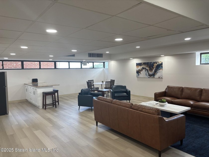FABULOUS LUXURY LIVING, HI-RISE CONDO FEATURES- CERAMIC TILE - photo 4