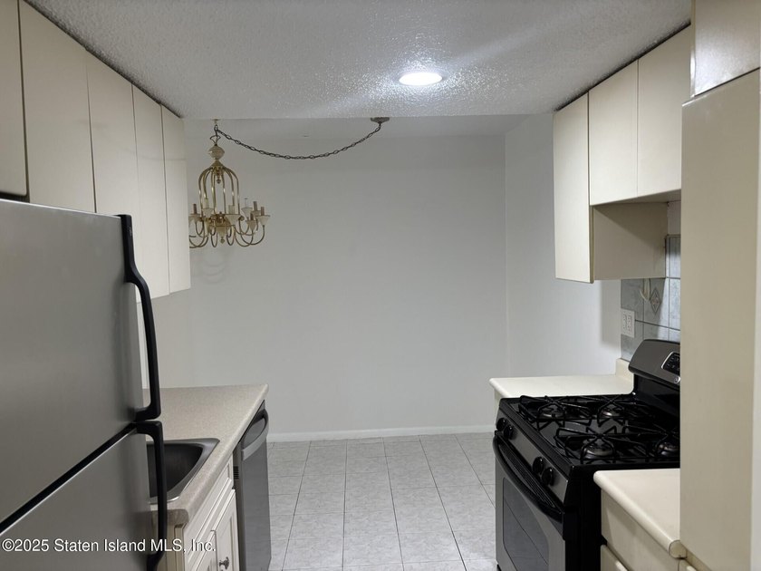 FABULOUS LUXURY LIVING, HI-RISE CONDO FEATURES- CERAMIC TILE - photo 8