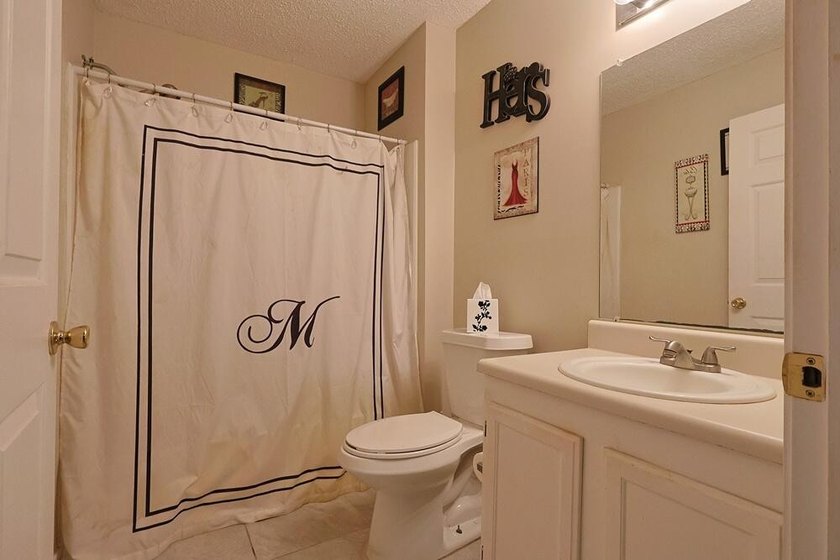 SHOWINGS AVAILABLE THIS WEEKEND! Welcome to this well-maintained - photo 10