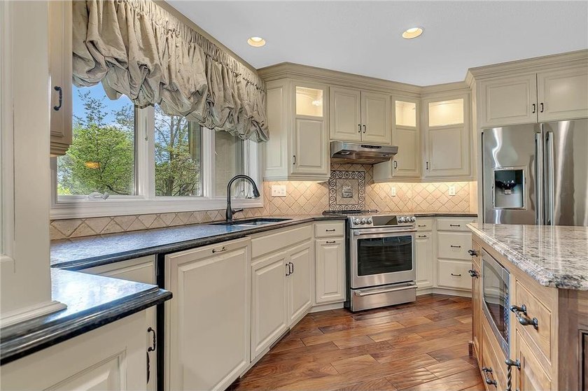 Enjoy your quiet back patio in the best location at the end of - photo 26