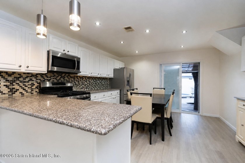 Move-In Ready - No HOA Fees! Welcome to 85 Fairway Ave, Staten - photo 5