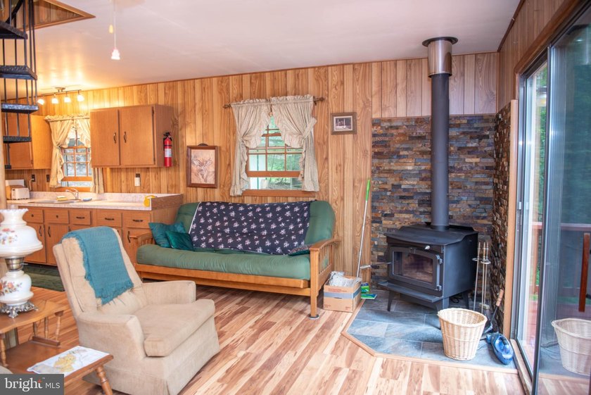 Bring your vision to this 1-bedroom, 1-bath chalet in the - photo 4