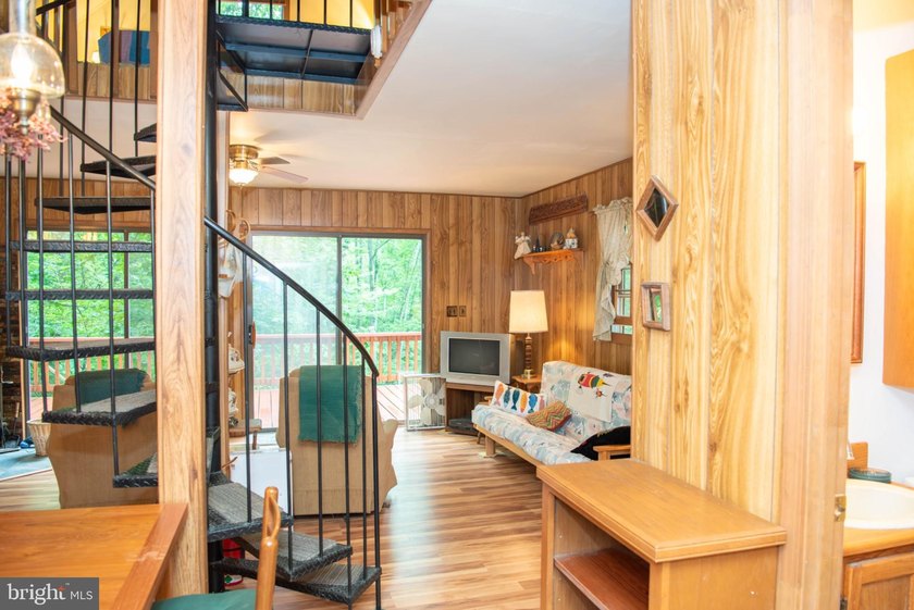 Bring your vision to this 1-bedroom, 1-bath chalet in the - photo 5