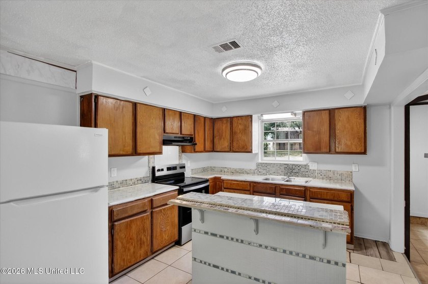 Welcome to Westgate!! Schedule your time to see this 4bed 2bth - photo 14