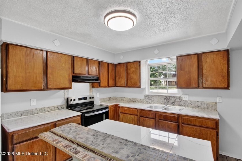 Welcome to Westgate!! Schedule your time to see this 4bed 2bth - photo 15