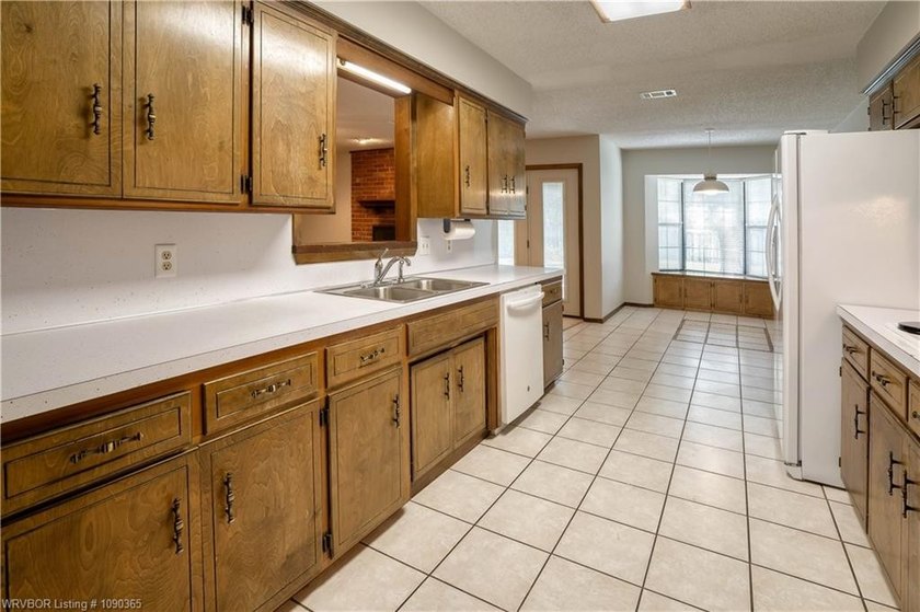 Welcome to this charming home in the desirable Village Harbor - photo 21