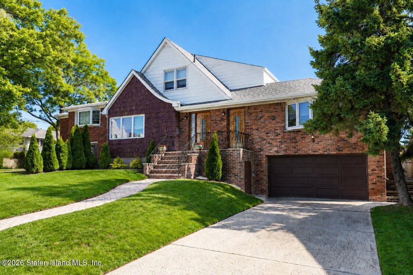 Rare opportunity to own a beautifully renovated property with - photo 3