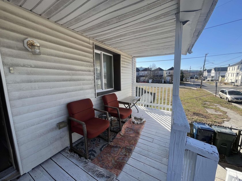 SPACIOUS SIX BEDROOM, THREE FULL BATH SINGLE FAMILY HOME!! - photo 3