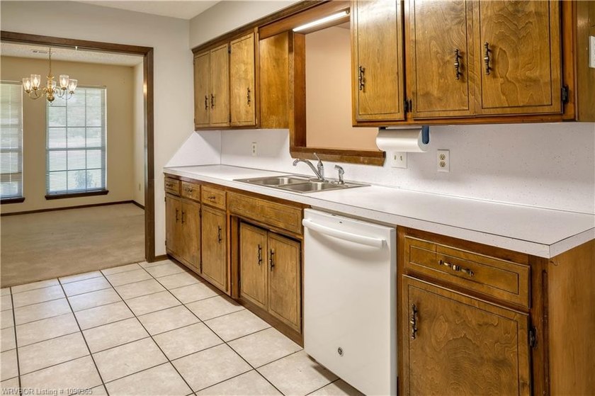 Welcome to this charming home in the desirable Village Harbor - photo 24