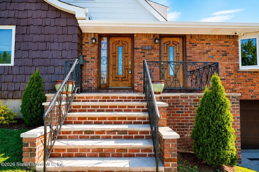 Rare opportunity to own a beautifully renovated property with - photo 4