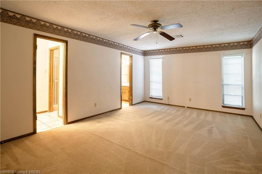 Welcome to this charming home in the desirable Village Harbor - photo 27