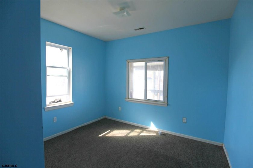SPACIOUS SIX BEDROOM, THREE FULL BATH SINGLE FAMILY HOME!! - photo 7