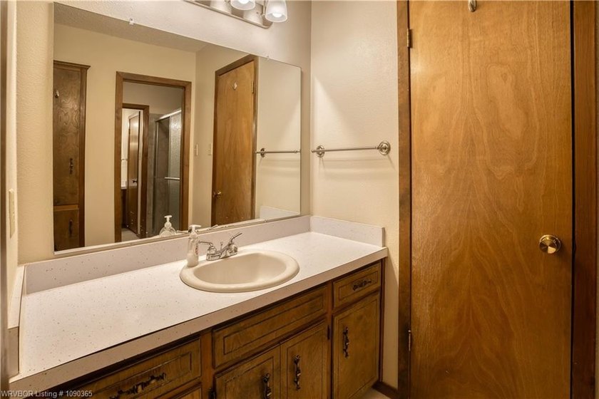 Welcome to this charming home in the desirable Village Harbor - photo 30