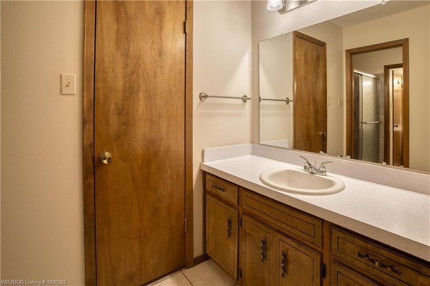 Welcome to this charming home in the desirable Village Harbor - photo 32