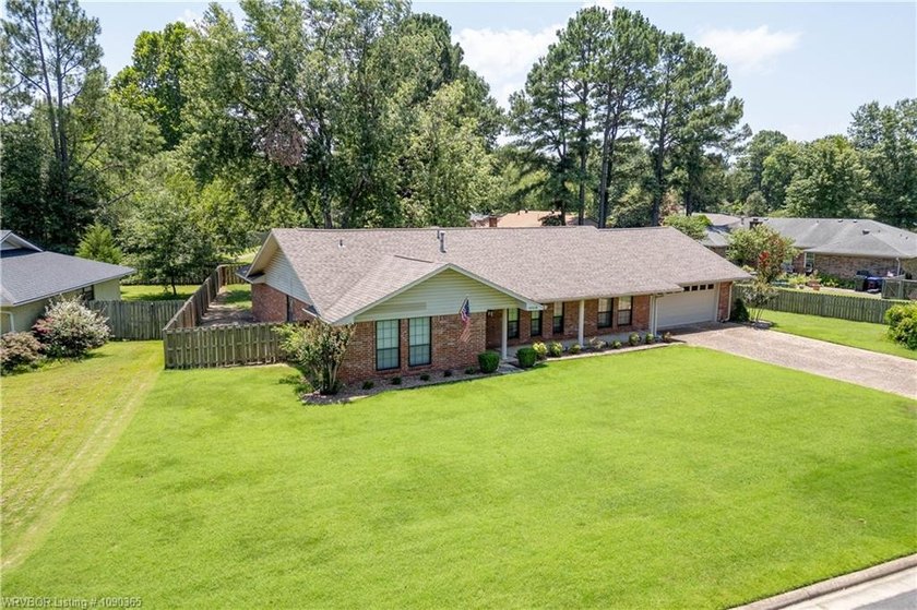 Welcome to this charming home in the desirable Village Harbor - photo 37