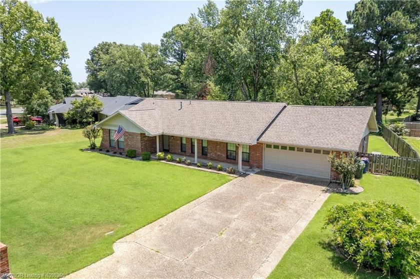 Welcome to this charming home in the desirable Village Harbor - photo 38