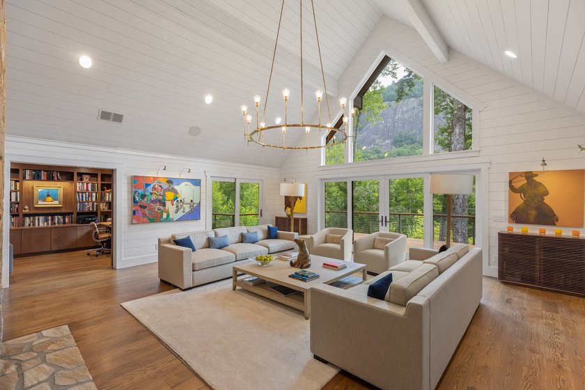 Redesigned and completely renovated in 2020, this extraordinary - photo 8