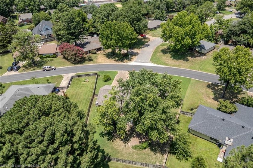 Welcome to this charming home in the desirable Village Harbor - photo 39