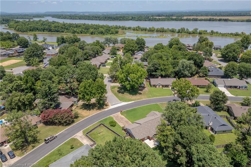 Welcome to this charming home in the desirable Village Harbor - photo 41
