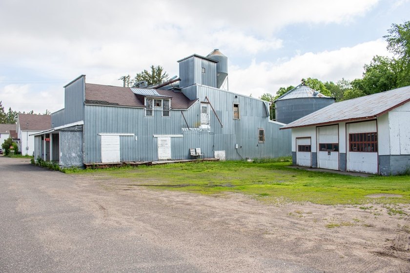Discover *The Wagon Wheel,* a beloved bar and restaurant located - photo 41