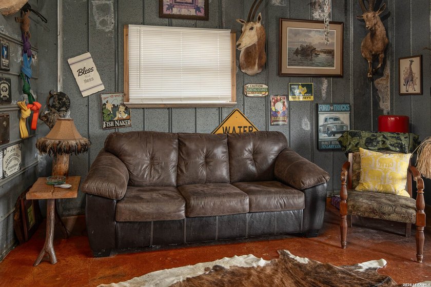 Come and see this beautiful custom built home in the Texas Hill - photo 15