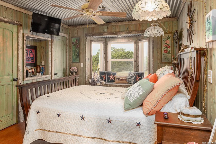 Come and see this beautiful custom built home in the Texas Hill - photo 17