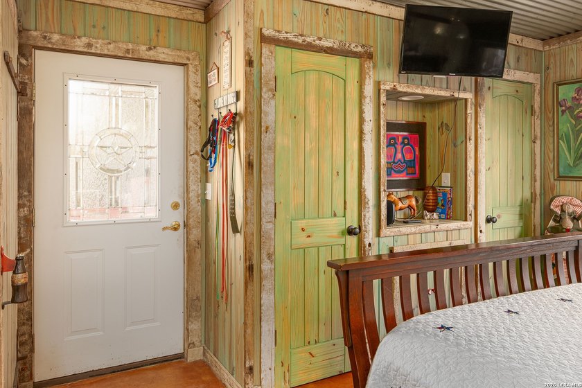 Come and see this beautiful custom built home in the Texas Hill - photo 21
