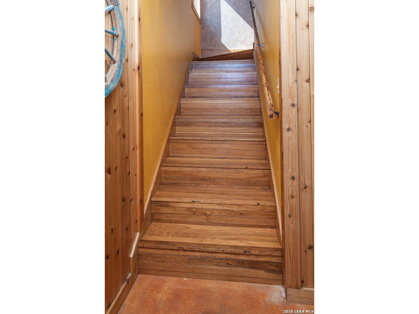 Come and see this beautiful custom built home in the Texas Hill - photo 25