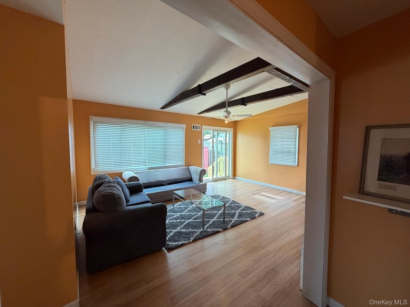 Welcome to this charming 3 bedroom, 1 bath home located in the - photo 6