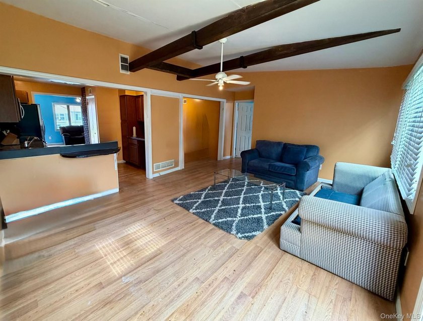 Welcome to this charming 3 bedroom, 1 bath home located in the - photo 7