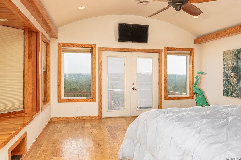 Come and see this beautiful custom built home in the Texas Hill - photo 27