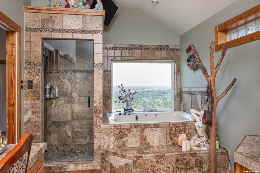 Come and see this beautiful custom built home in the Texas Hill - photo 29