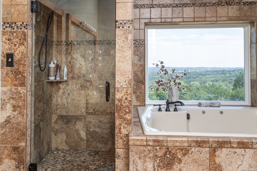 Come and see this beautiful custom built home in the Texas Hill - photo 30