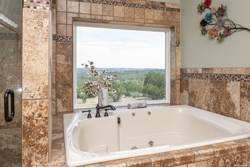 Come and see this beautiful custom built home in the Texas Hill - photo 31