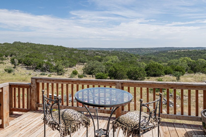 Come and see this beautiful custom built home in the Texas Hill - photo 38