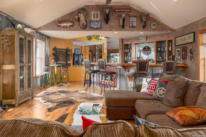 Come and see this beautiful custom built home in the Texas Hill - photo 44