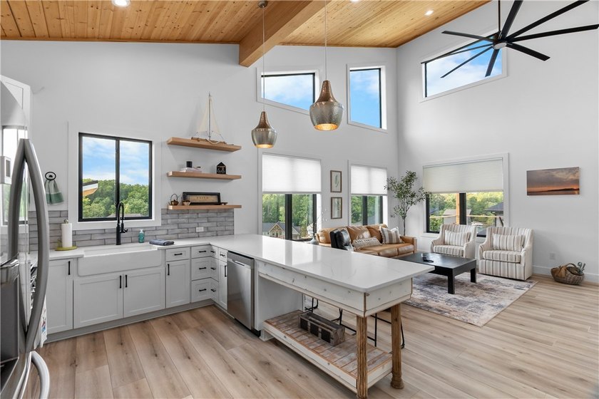 Experience Luxury Lake Living on Lake Keowee This unique - photo 10