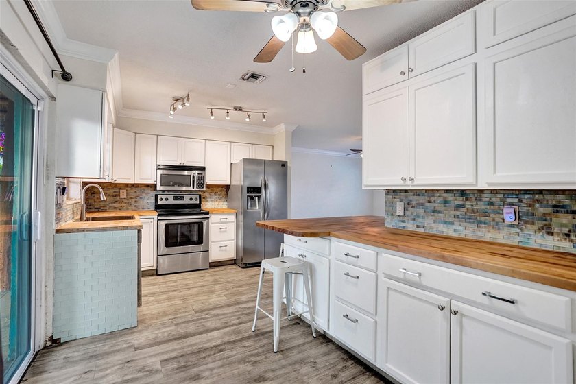 Discover your private tropical retreat in this 3 Bedroom, 2 - photo 11