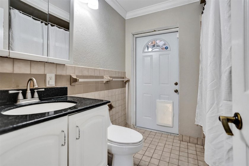 Discover your private tropical retreat in this 3 Bedroom, 2 - photo 16
